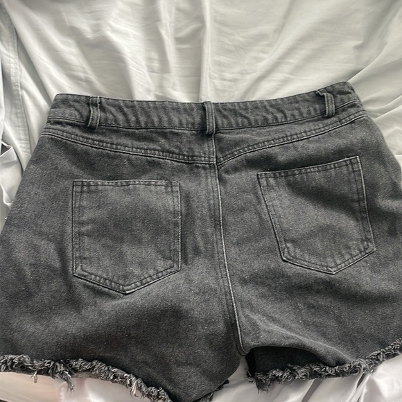 Western flair shorts - Picture 2 of 3